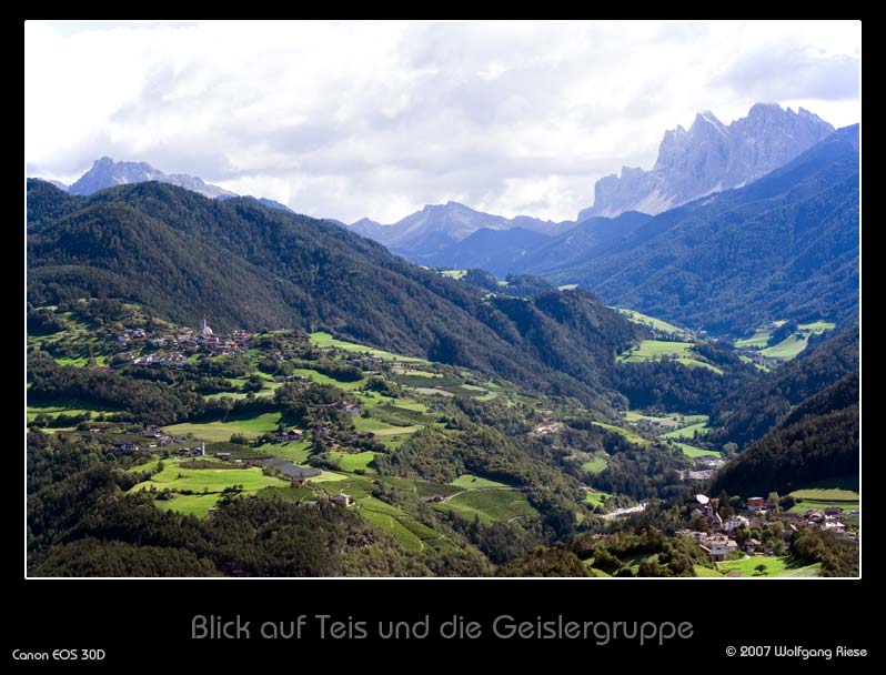 Blick auf Teis und die Geislergruppe